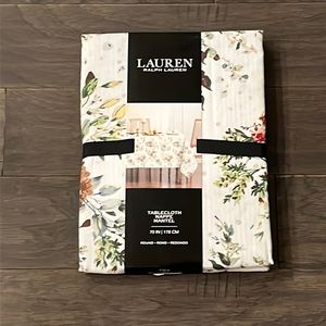 Ralph Lauren Holiday Christmas Tablecloth Round 70” Seats 4-6 new